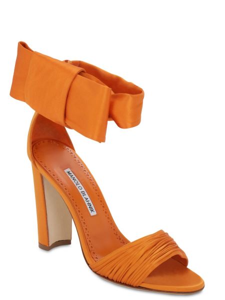 Saténové sandály Manolo Blahnik oranžové