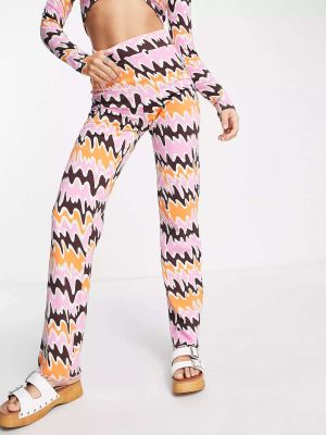 Комфортные прямые брюки Monki с оранжево-розовым абстрактным принтом