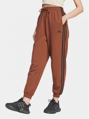 Voľné pruhované priliehavé teplákové nohavice Adidas hnedá