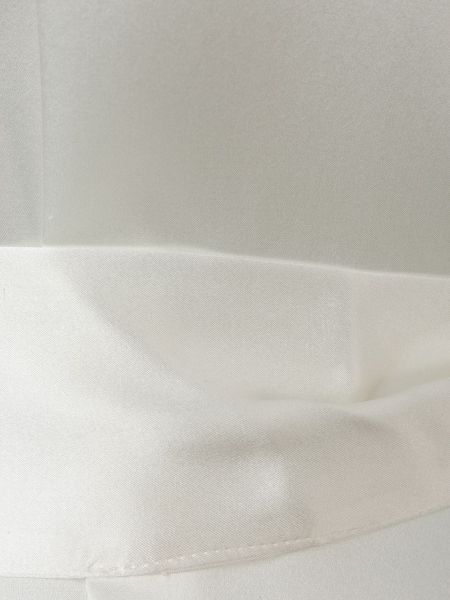 Satynowy szlafrok z perełkami Gilda & Pearl biały