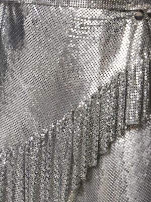 Asymetrické midi šaty s volány se síťovinou Paco Rabanne stříbrné
