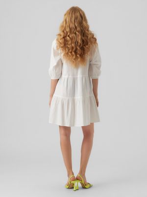 Priliehavé šaty Vero Moda biela