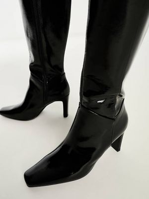 Ботинки на каблуке Public Desire черные