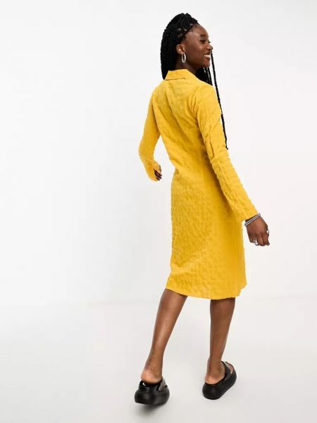Платье миди Weekday желтое