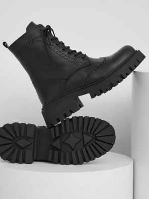 Usnjene škornji Answear Lab črna