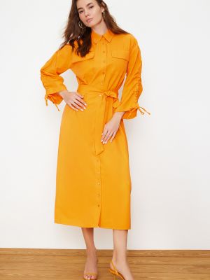 Pletené bavlnené šaty Trendyol oranžová