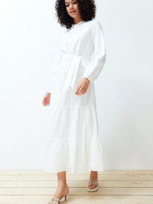 Haftowana sukienka ze stójką koronkowa Trendyol biała