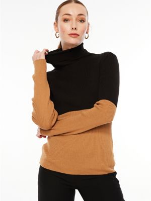 Однотонный свитер с высоким воротником Fabrika Comfort