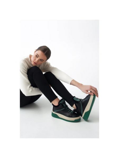 Sneakersy z futerkiem Estro zielone