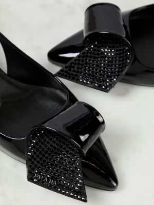 Кожени полуотворени обувки от лакирана кожа с отворена пета Prada черно