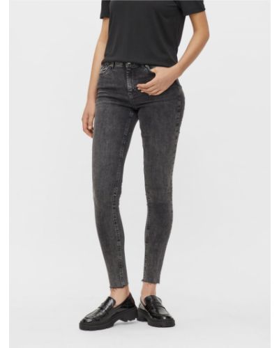 Priliehavé skinny fit džínsy Pieces sivá