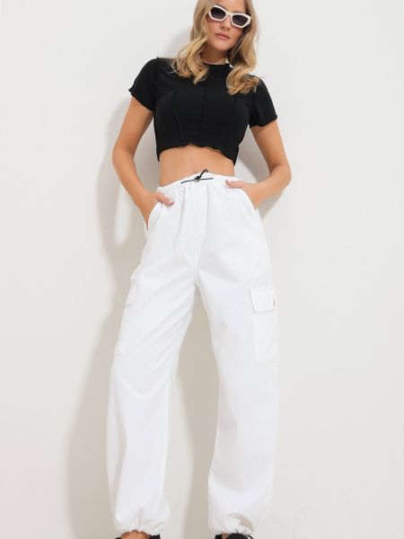„cargo“ stiliaus kelnės Trend Alaçatı Stili balta