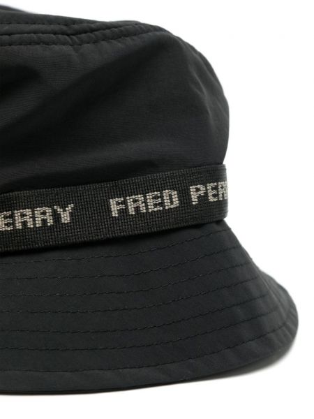 Bonnet en coton avec applique Fred Perry noir
