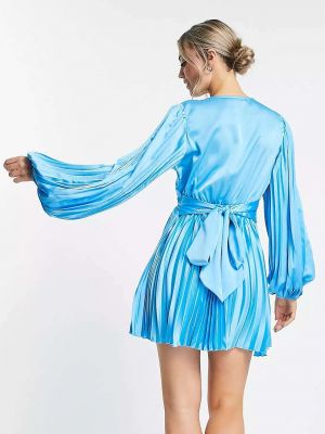 Атласное платье мини In The Style синее