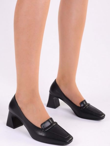 Ниски обувки с ток с висок ток Shoeberry черно