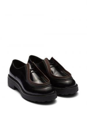 Chaussures de ville en cuir Prada noir