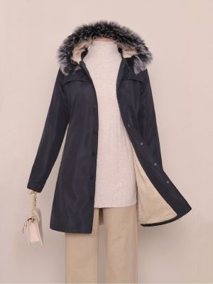 Péřový krátký kabát s kapucí s kapsami Modamorfo