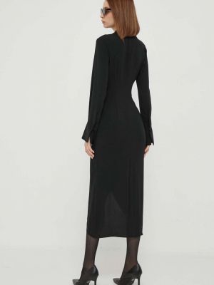 Testhezálló hosszú ruha Sisley fekete