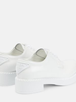 Kožne brogue cipele Prada bijela