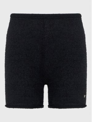 Slim fit priliehavé športové šortky Reebok čierna