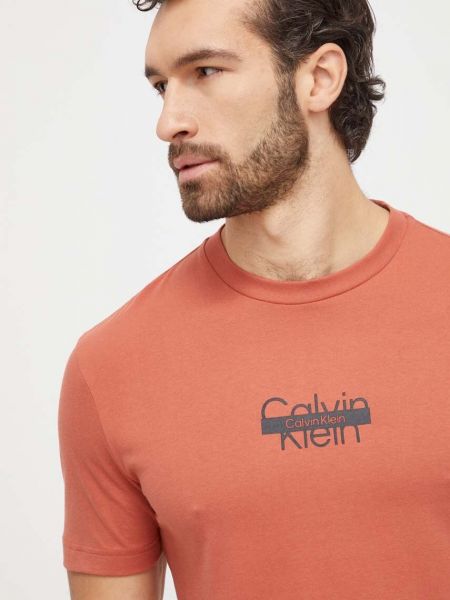 Bavlněné tričko s potiskem Calvin Klein oranžové