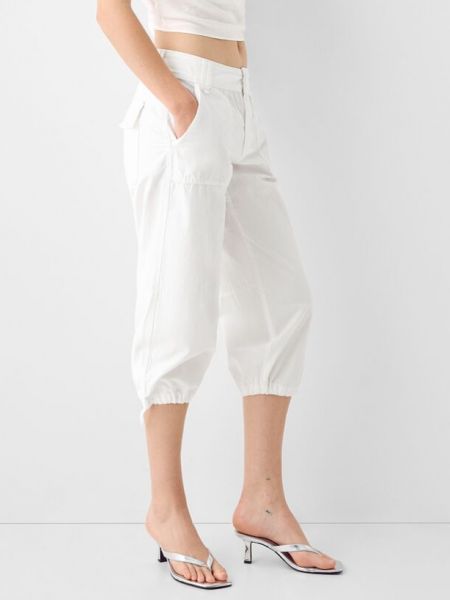Spodnie z niską talią Bershka białe