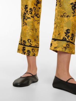 Jedwabne proste spodnie z nadrukiem Asceno żółte