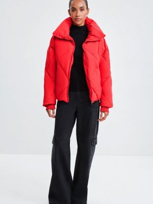 Утепленная демисезонная куртка Zarina красная