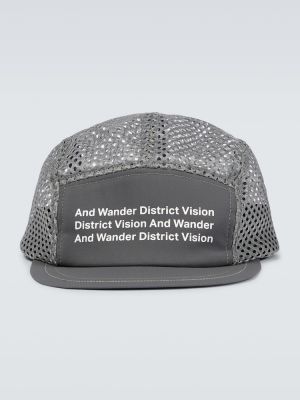 Cappello con visiera di nylon in mesh And Wander grigio