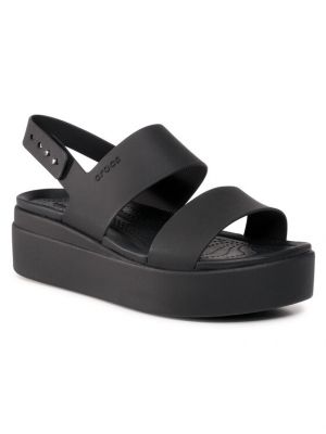Černé sandály na klínovém podpatku Crocs