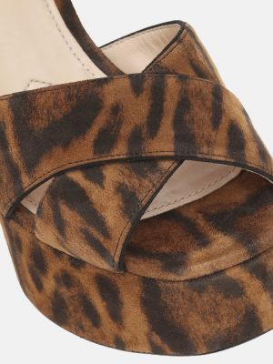Semišové sandále s potlačou s leopardím vzorom Prada hnedá