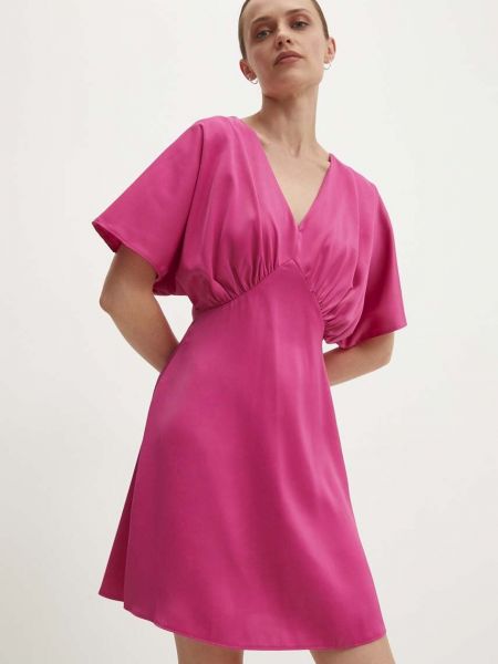 Rozkloszowana sukienka Answear Lab różowa