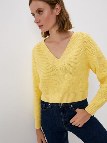Желтый пуловер Marytes