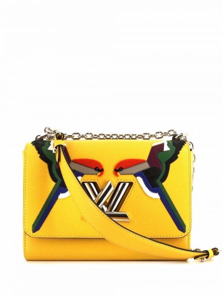 На плечо сумка Louis Vuitton