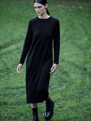 Трикотажное длинное платье Zara черное