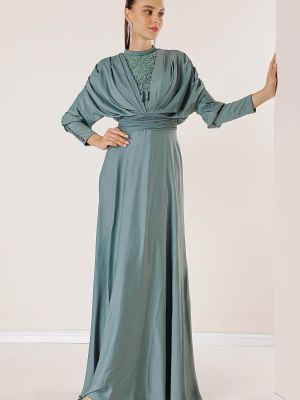 Saténové dlouhé šaty s knoflíky s korálky By Saygı