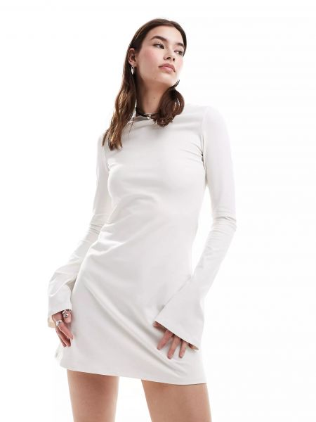 Платье мини с длинным рукавом с вырезом лодочка Weekday белое