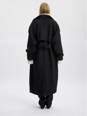 Vlnený priliehavý kabát Gestuz čierna