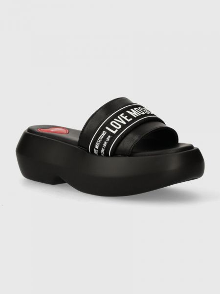 Pantofle na platformě Love Moschino černé