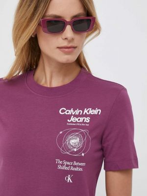 Памучна тениска Calvin Klein Jeans виолетово