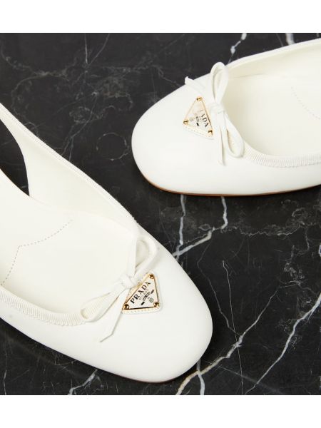 Кожени полуотворени обувки с отворена пета Prada бяло