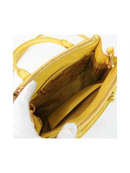 Bolsa de hombro de cuero Prada Vintage amarillo