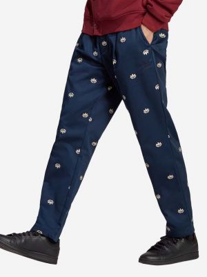 Chino hlače s printom Adidas Originals plava