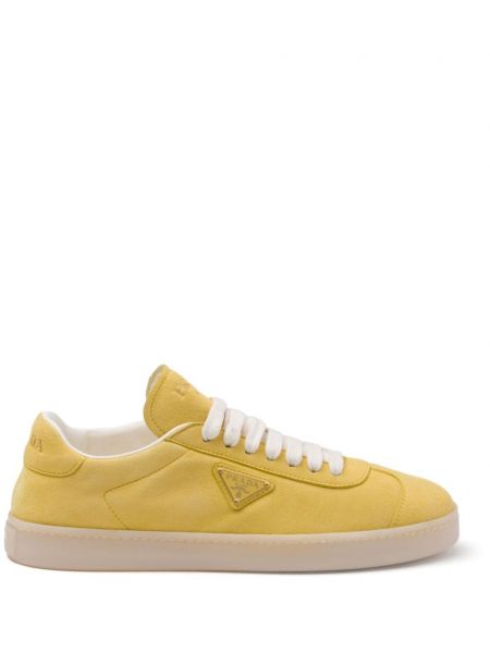 Sneakers σουέντ Prada κίτρινο
