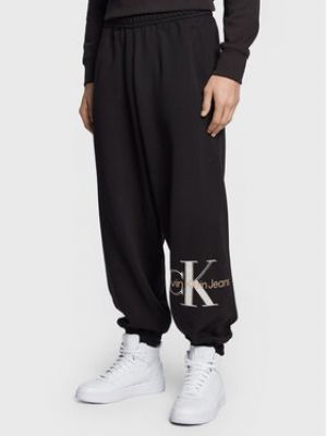 Priliehavé teplákové nohavice Calvin Klein Jeans čierna