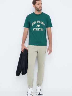 Зеленые однотонные спортивные штаны New Balance