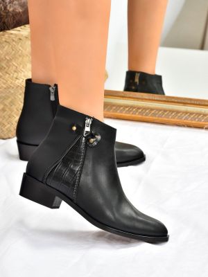 Členkové topánky na podpätku na nízkom podpätku Fox Shoes čierna