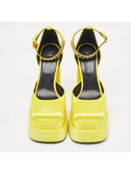 Calzado de raso Versace Pre-owned amarillo