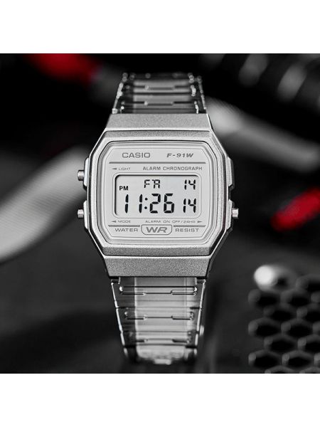 Цифровые часы Casio серебряные