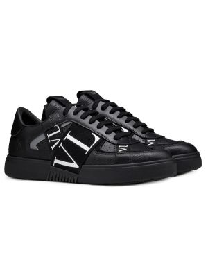 Черные кроссовки Valentino